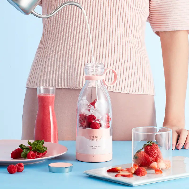 Garrafa Mixer VitaMix Portátil com Bateria Recarregável e Design Marcante