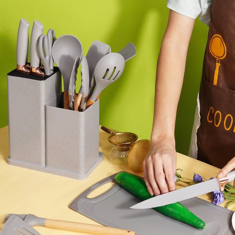 Kit de Utensílios SmartCook em Silicone com Cabo de Madeira – 19 Peças
