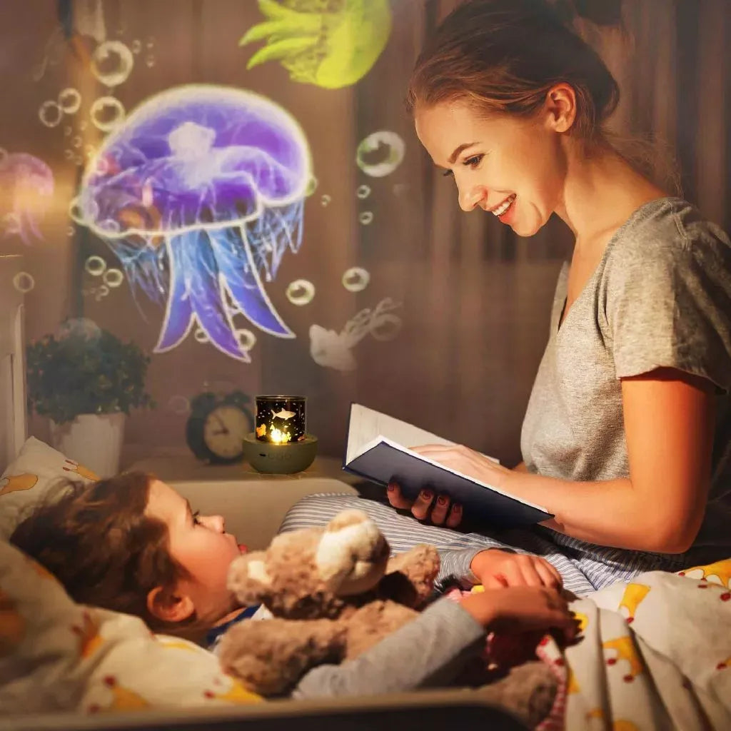 Luminária Infantil DreamLight Kids com Projeção Giratória